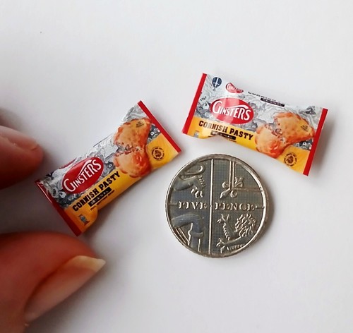 Dolls house miniature - dolls, 2